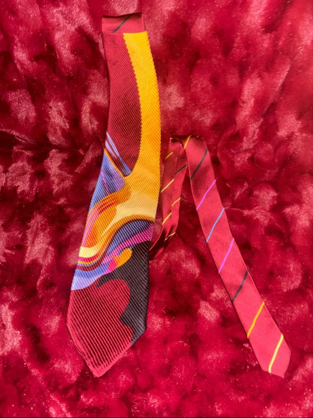 Men's Maroon Multi-Color Abstract Pattern Tie - Brand Not Visible
